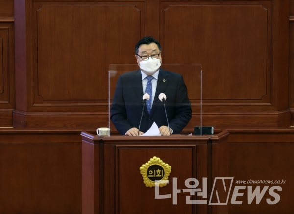 홍종원 의원이 10일 열린 제261회 임시회 제3차 본회의에서 시정질문을 하고 있다. [사진/대전시의회 제공]