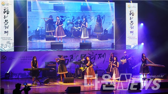 ​제60회 탐라문화제 행사에 에이도스’팀이 사단법인 한국국악협회 대전광역시지회(지회장 이환수)를 대표해 공연에 출연하였다. ⓒ다원뉴스​